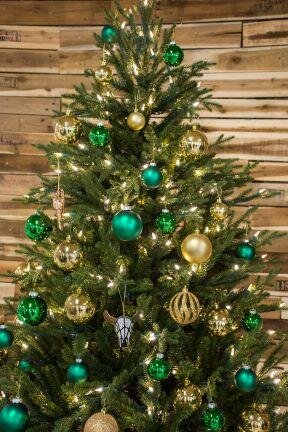 Our Nordic Christmas Arkansas - Kunstkerstboom - 213 cm - donkergroen - houten voet