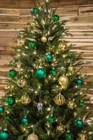 Our Nordic Christmas Arkansas - Kunstkerstboom - 213 cm - donkergroen - houten voet