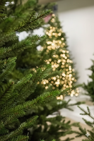 Our Nordic Christmas Arkansas - Kunstkerstboom - 228 cm - donkergroen - houten voet