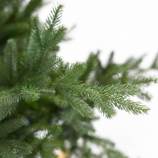 Our Nordic Christmas G&ouml;teborg - Kunstkerstboom - 213 cm - houten voet - mix pe/pvc